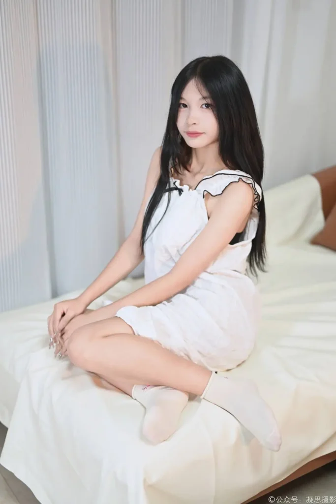 凝思摄影 NO.041 沅沅 连衣裙、短白袜、洞洞鞋 [140P-1V-5.1GB]-图屿X