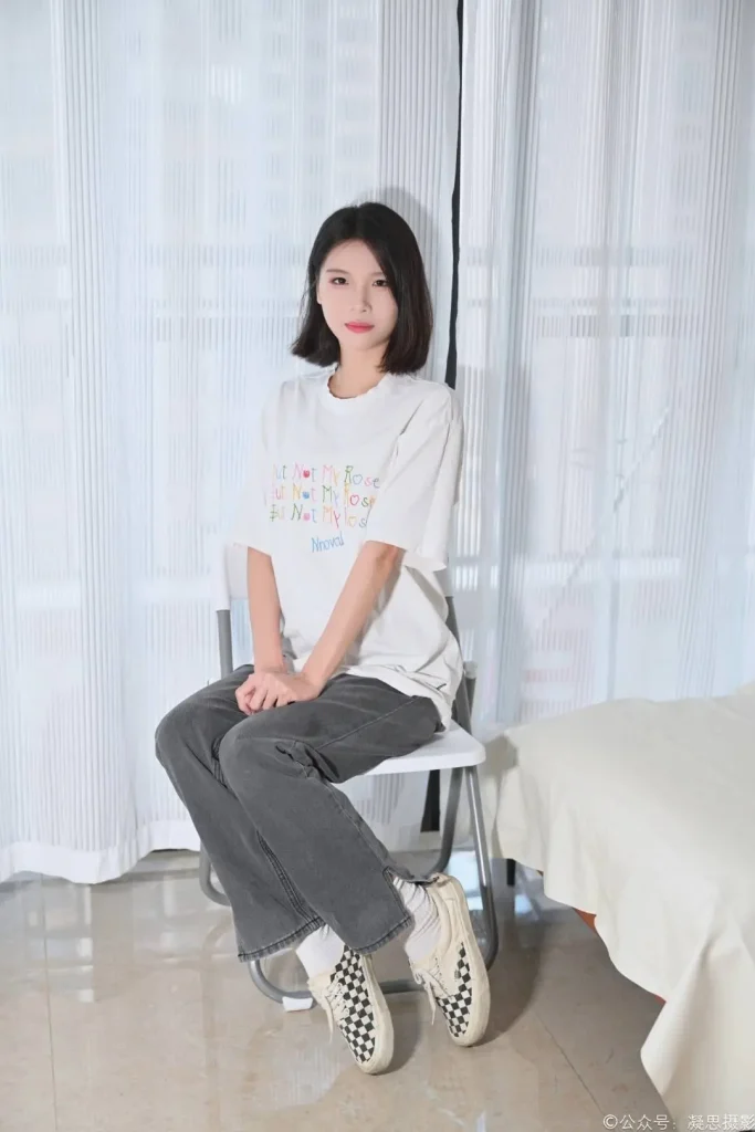 凝思摄影 NO.042 小睿 T恤、短白袜、平底鞋 [135P-1V-5.2GB]-图屿X