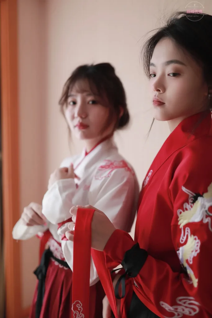 凡夫摄影 NO.022-可菲&times;晓莲 红色古装汉服丝足 [190P-2V-7.3GB]-图屿X