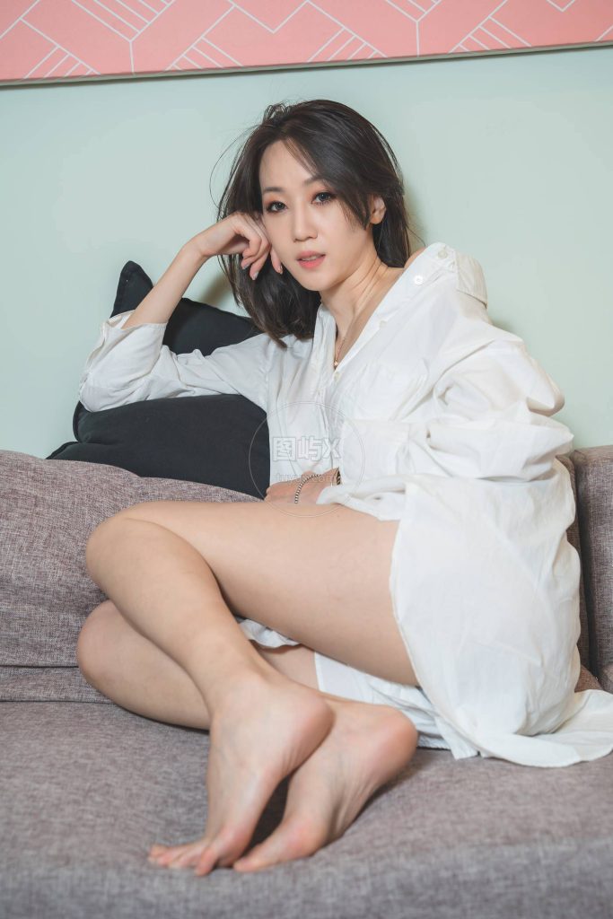 Limerence No.060 性感白衬衫yoko 还不快躺下让我踩踩 [124P-1V-1.6GB]-图屿X