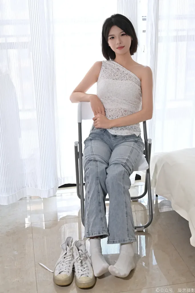 凝思摄影 NO.018 小睿 T恤、短白袜、平底鞋 [142P-1V-4.3GB]-图屿X