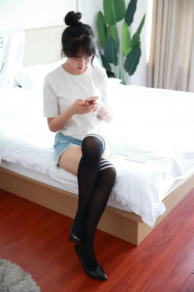 三禾摄影 NO.011 牛仔热裤 高跟 过膝袜 [227P-1.1GB]-图屿X