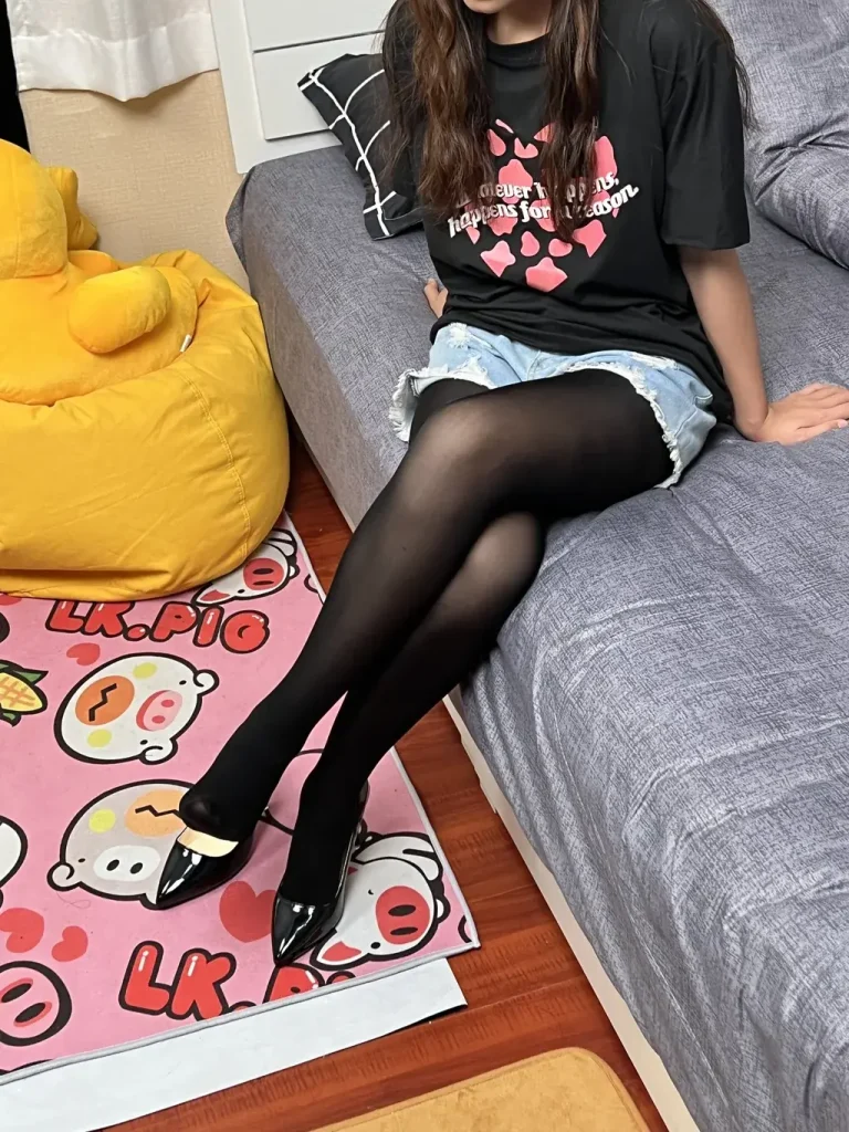 三禾摄影 NO.044 牛仔短裤 黑丝 高跟 [226P-1V-1.5GB]-图屿X