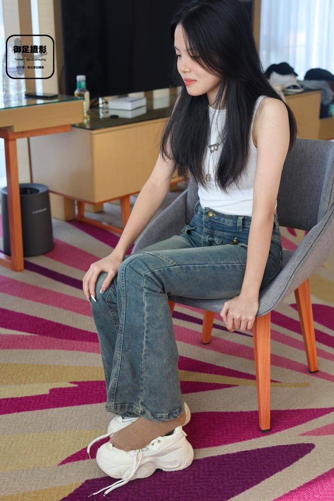 御足摄影 NO.017 咖色袜裸足 [93P-1V-3.3GB]-图屿X