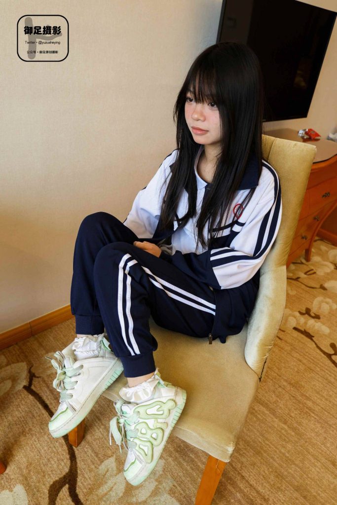 御足摄影 NO.044 校服踩踩踩 [110P-1V-2.6GB]-图屿X