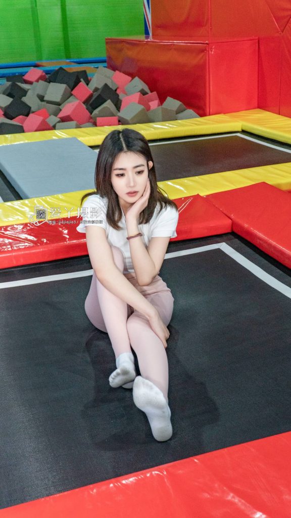 爱丫摄影 zsl作品 压到我的脚了 [160P-1V-8.6GB]-图屿X