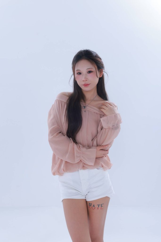 知足小岛 NO.177 七七 女神级别，腿比命长！ [167P-1V-5.8GB]-图屿X