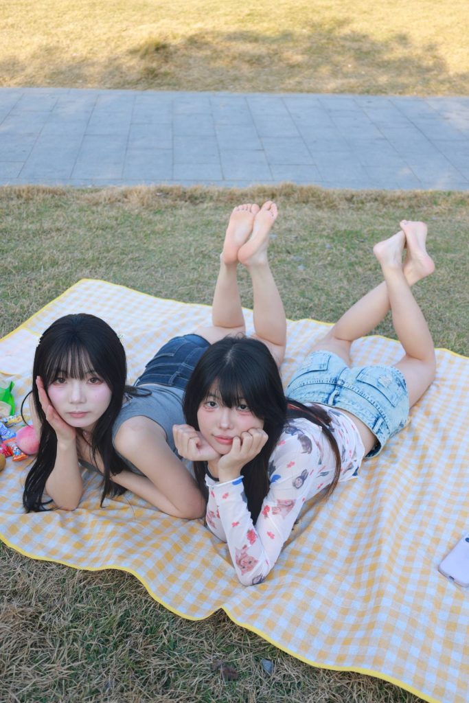 知足小岛 NO.209 童童 呆呆 外出就餐 [683P-2V-9.9GB]-图屿X