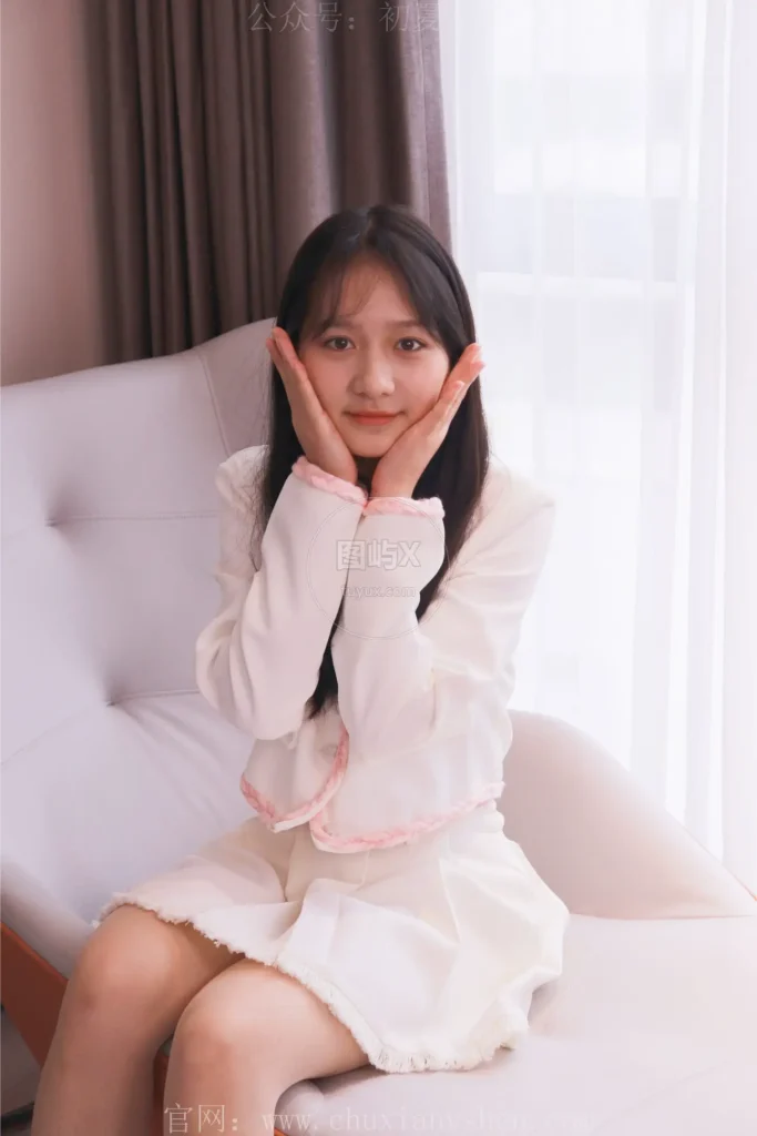 初夏女神 NO.001 沙沙~S码粉白色套搭配小白鞋 [104P-1V-6.4GB]-图屿X