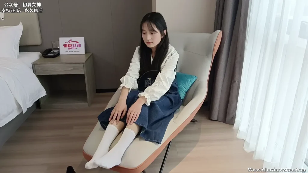 初夏女神 NO.005 沙沙 牛仔M码长裙搭小黑皮鞋 [112P-1V-5.3GB]-图屿X