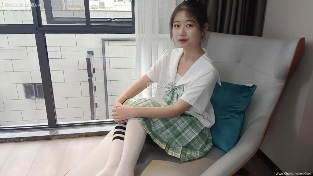 初夏女神 NO.013 念念 常规S码绿色JK套搭配小白鞋 [126P-1V-5.8GB]-图屿X