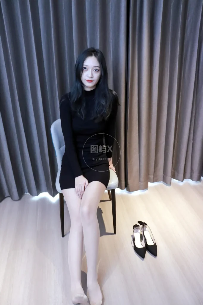 初夏女神 NO.020 依依 黑色瘦身衣搭配37码高跟鞋 [111P-1V-5.2GB]-图屿X