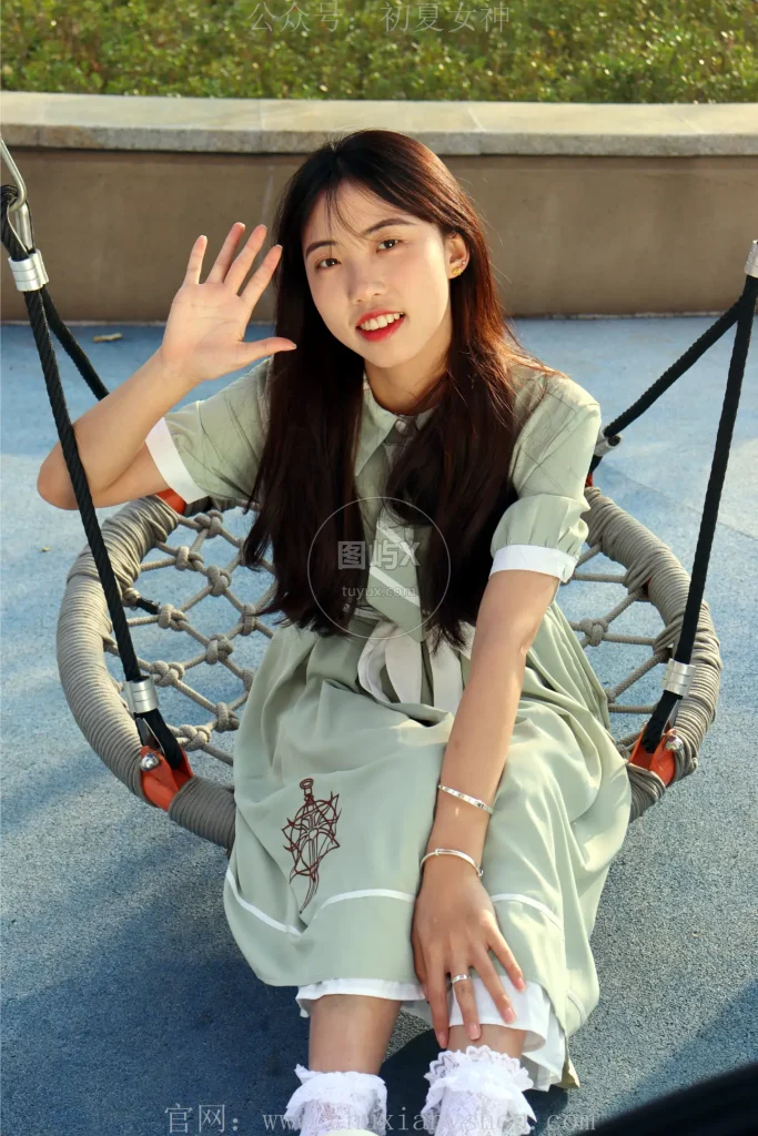 初夏女神 NO.021 雪糕 法式复古连衣裙搭36码白皮鞋 [102P-1V-6.3GB]-图屿X