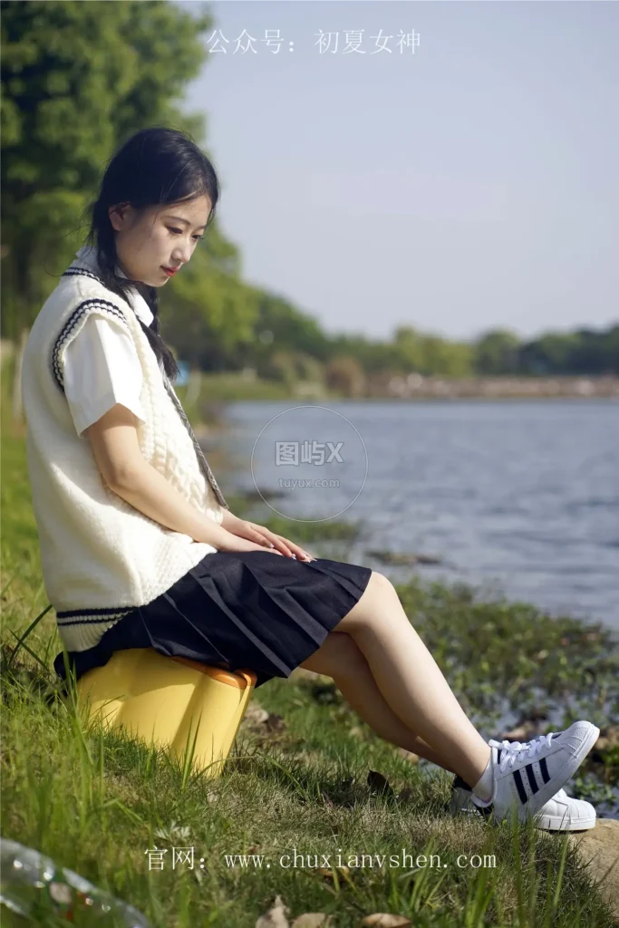 初夏女神 NO.029 念念 春秋JK套搭配三叶草贝壳头鞋 [115P-1V-4.9GB]-图屿X