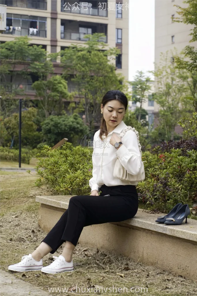 初夏女神 NO.040 小悦悦 职场小白 [129P-1V-5.5GB]-图屿X