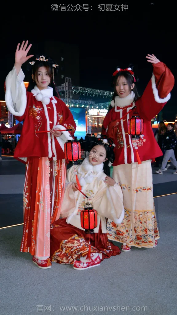 初夏女神 NO.152 双双&秀秀&情情 新年快乐 [110P-1V-3.1GB]-图屿X