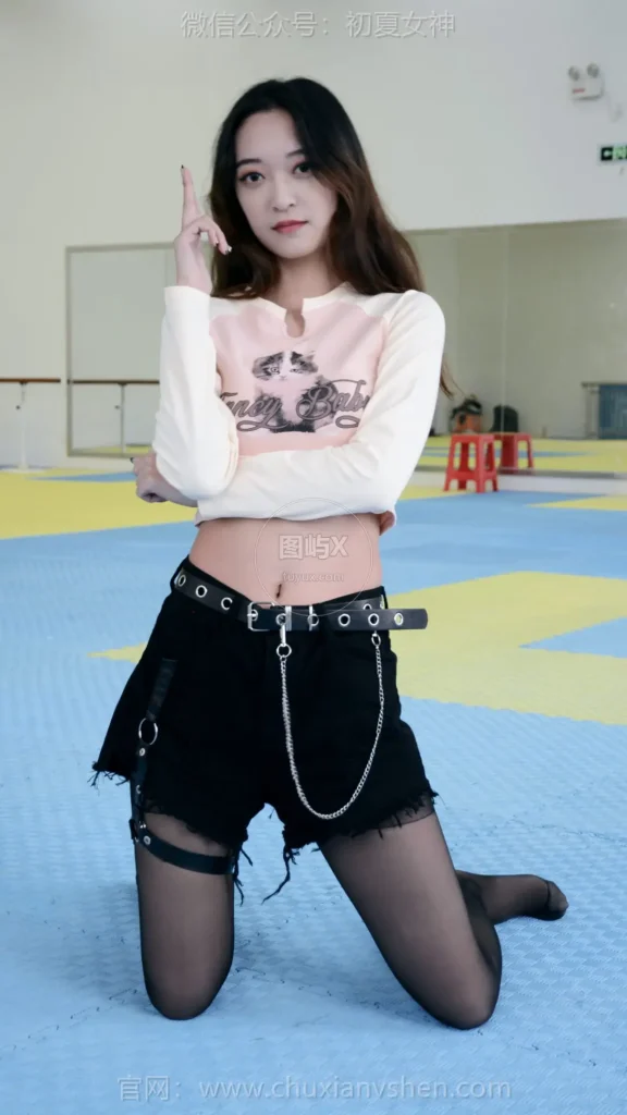 初夏女神 NO.153 依依 邻家女孩 [130P-2V-3.1GB]-图屿X