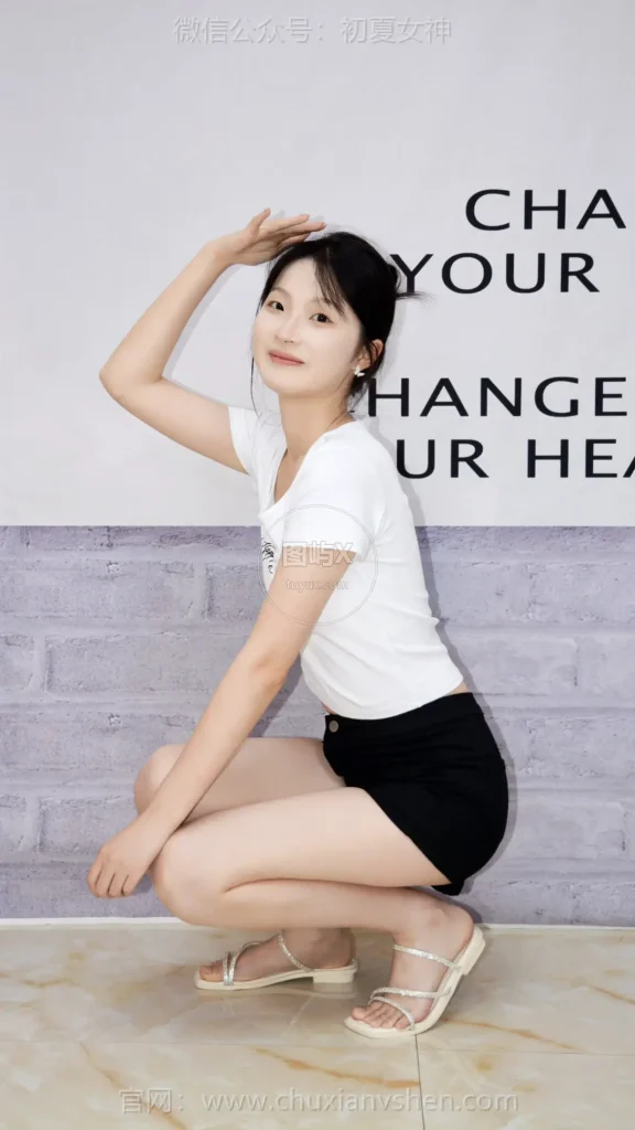 初夏女神 NO.261 安妮~【日常生活】安妮啊，衣服、鞋子、自己搭哈 [100P-1V-4.1GB]-图屿X