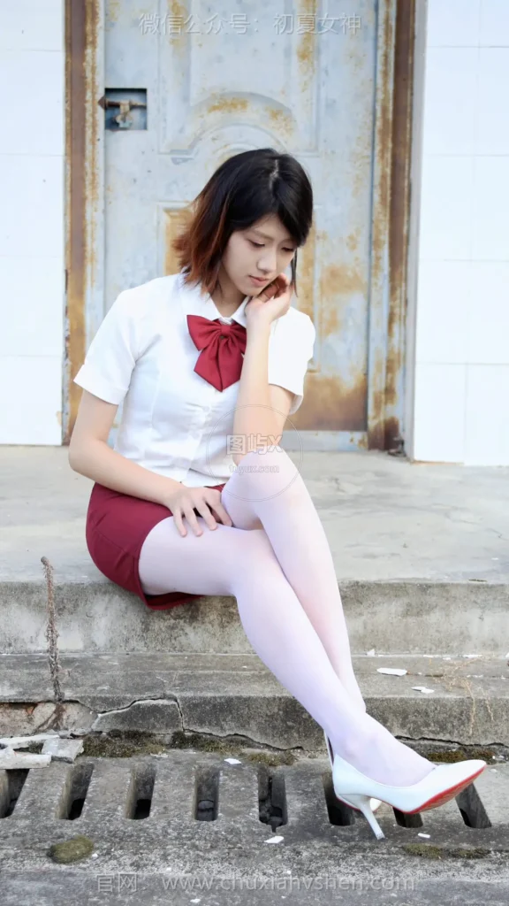 初夏女神 NO.280 KiKi~【国庆快乐】首次拍摄，尴尴尬尬 [100P-1V-4.2GB]-图屿X