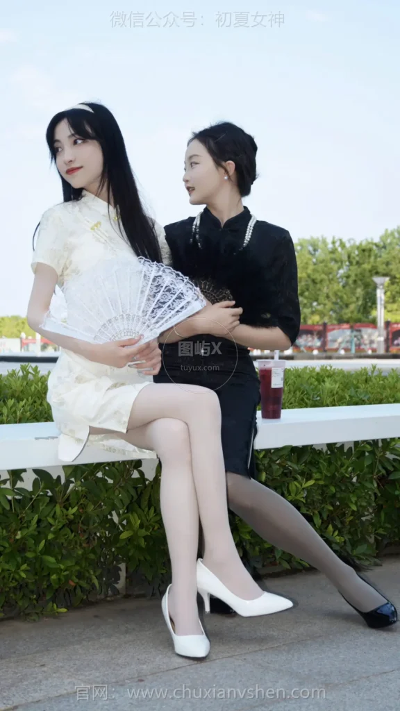 初夏女神 NO.286 柒柒、双双《黑白旗袍》自留洋晚清后，改变她的温婉 [140P-1V-5.3GB]-图屿X