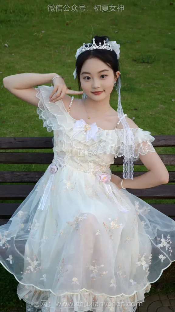 初夏女神 NO.298 双双~【青蛙王子】呱呱呱，你在哪里？让我啃一下 [140P-1V-6.4GB]-图屿X