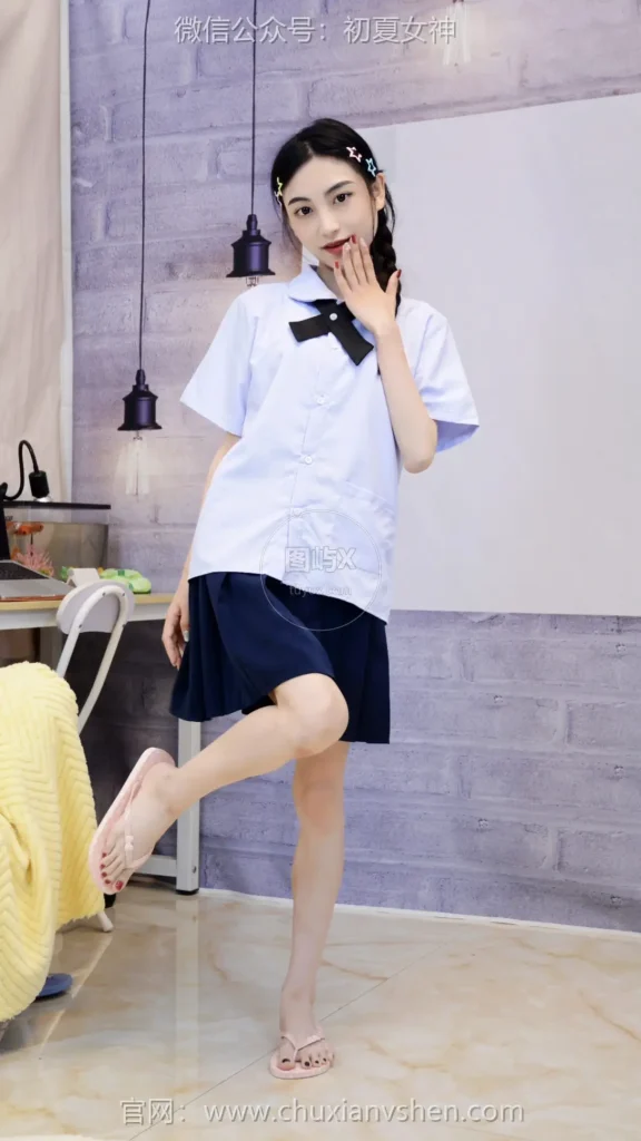 初夏女神 NO.299 柒柒~《粉蓝白》为啥叫这个名字呢？三色人字拖呗 [90P-1V-4.2GB]-图屿X