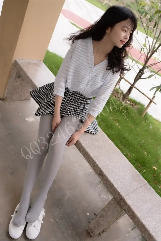 大生模拍 NO.059 晶晶-第一次尝试厚灰丝 [44P-178MB]-图屿X