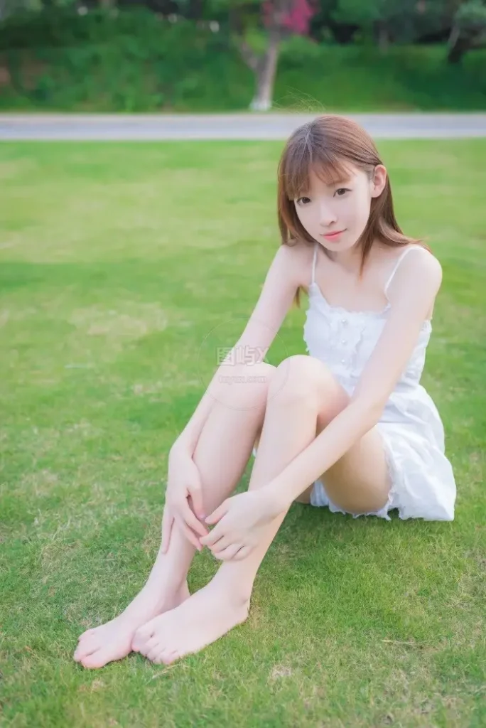 风之领域 No.056 草坪上清纯的学妹 [50P-230MB]-图屿X