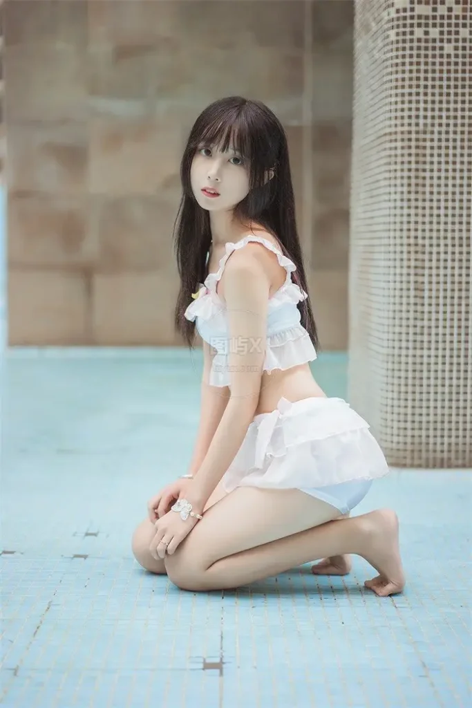 风之领域 No.090 泳池里的小美人鱼 [40P-164MB]-图屿X