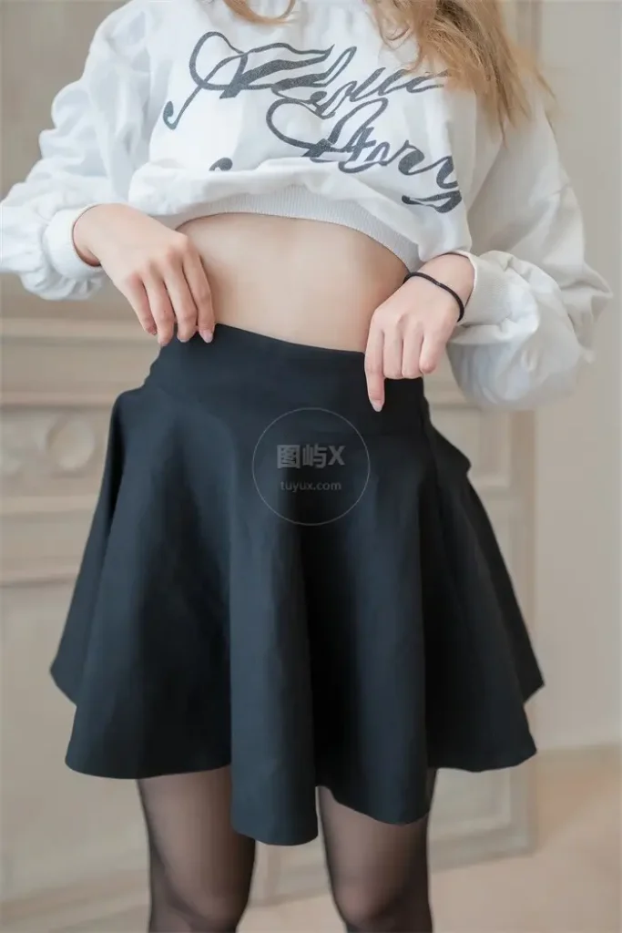 风之领域 No.147 黑丝美腿露肩小衫 [50P-133MB]-图屿X