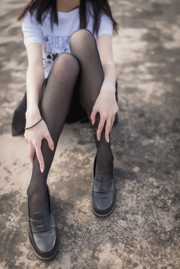 风之领域 No.167 天台的短裙黑丝 [47P-175MB]-图屿X