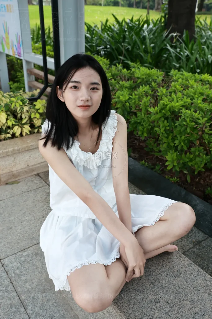 见新摄影 宝藏女孩-耐克白裙白棉袜脚 [175P-2V-2.2GB]-图屿X