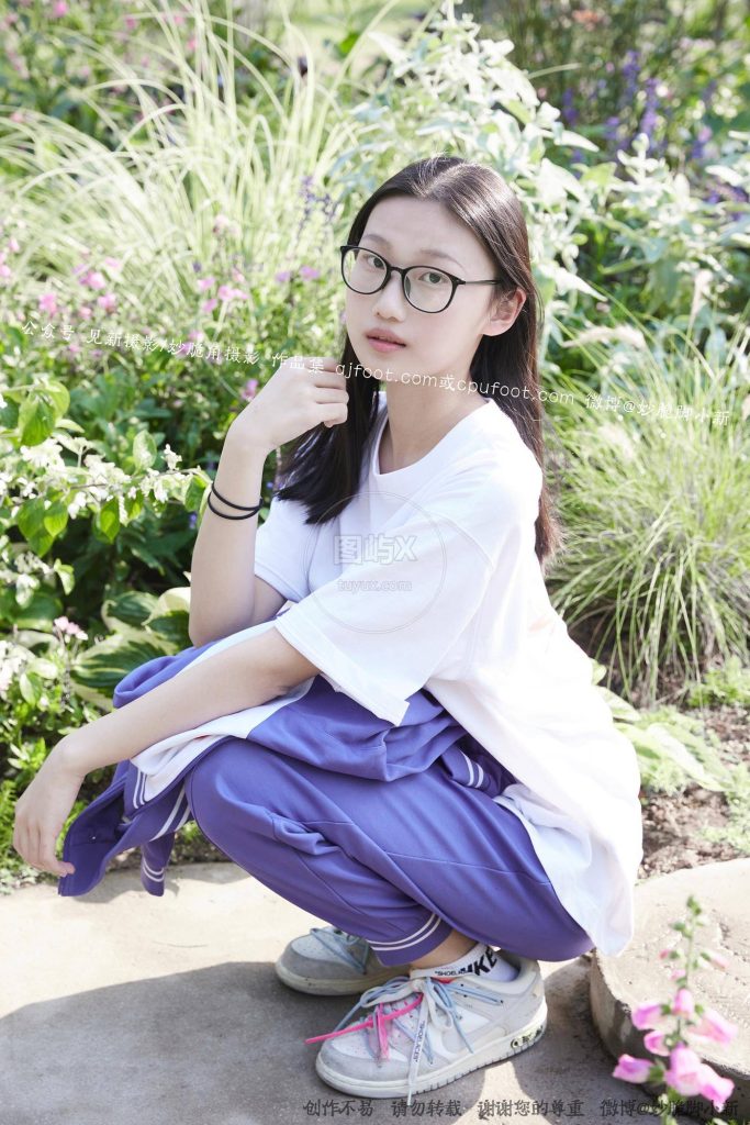 见新摄影 NO.011-梦回学生时代 公园校服棉袜裸足 [295P-1V-3.0GB]-图屿X