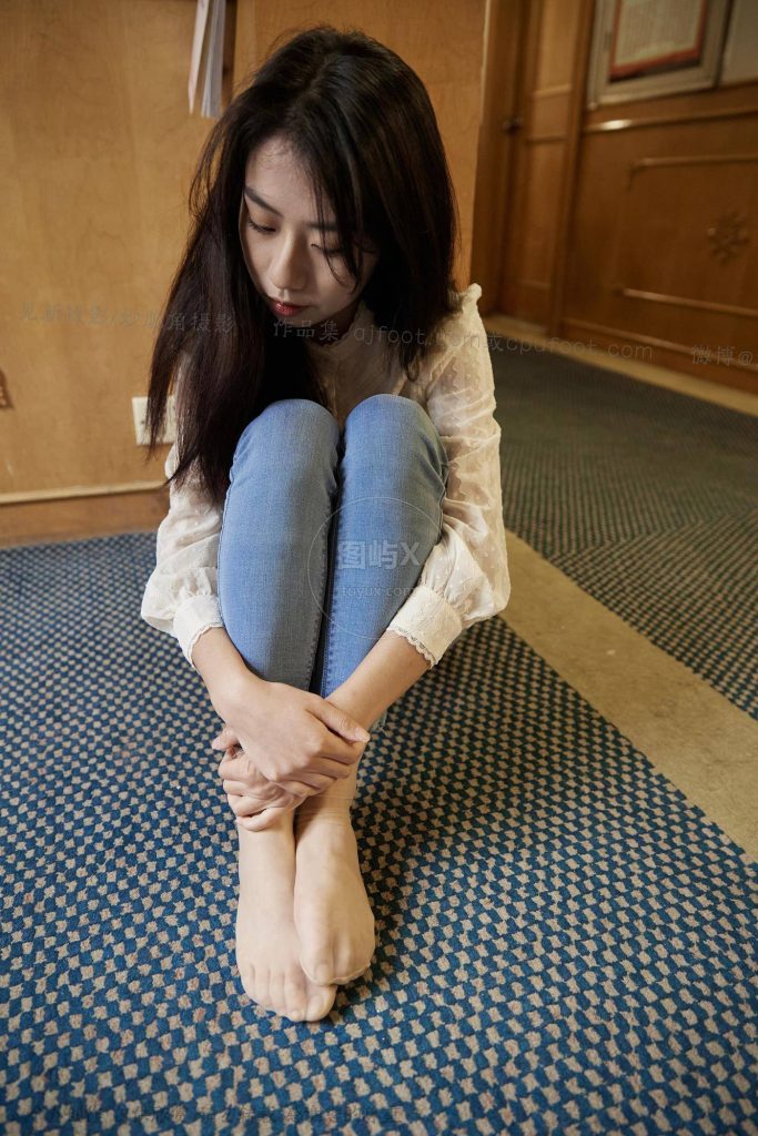 见新摄影 NO.034 王家卫风格红色高跟鞋，质朴的生活气 [233P-1V-1.9GB]-图屿X