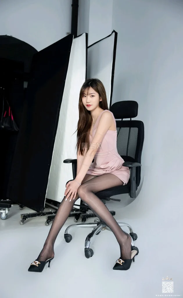 LD零度摄影 NO.145 兼职模特 黑丝吉吉 [56P-63MB]-图屿X