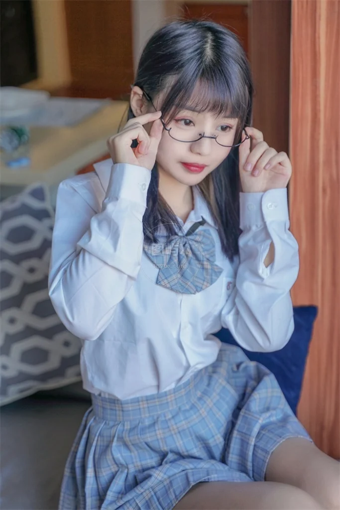 喵糖映画 VOL.047 果腿制服裙 [44P-385MB]-图屿X