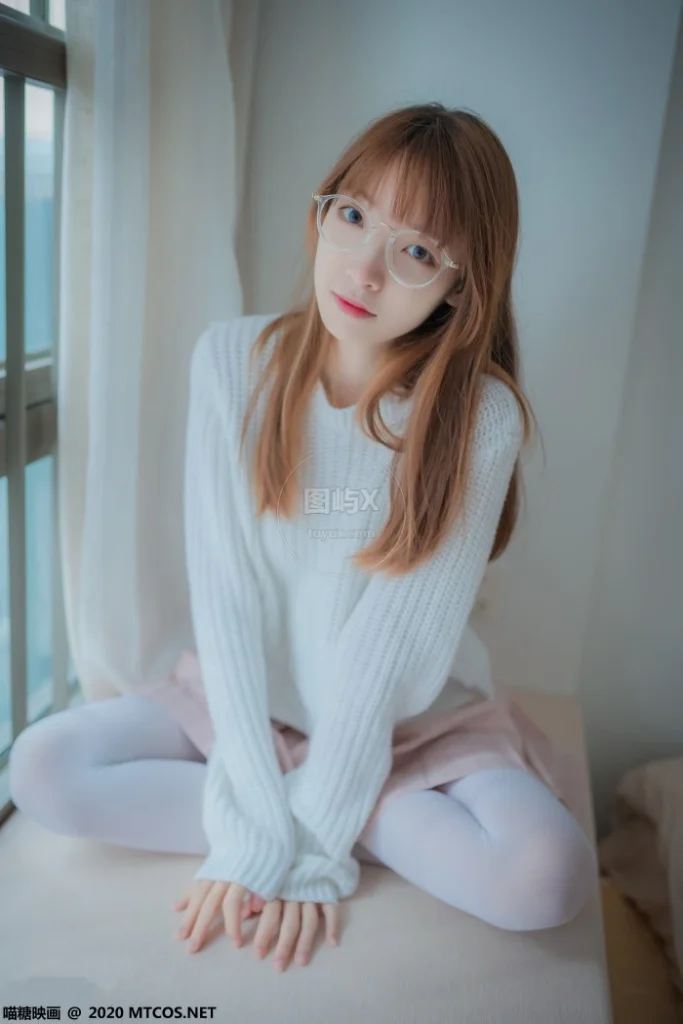 喵糖映画 VOL.077 粉格裙的眼镜娘 [44P-414MB]-图屿X