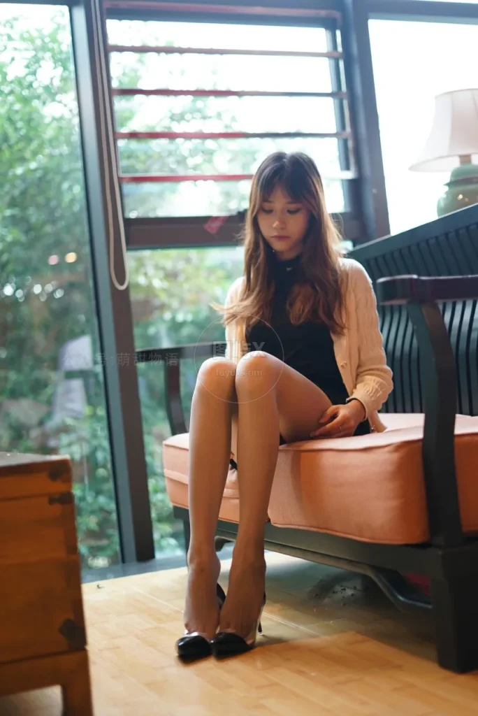 萌甜物语 XM111《白色小披肩-琪琪》 [102P-1V-214MB]-图屿X