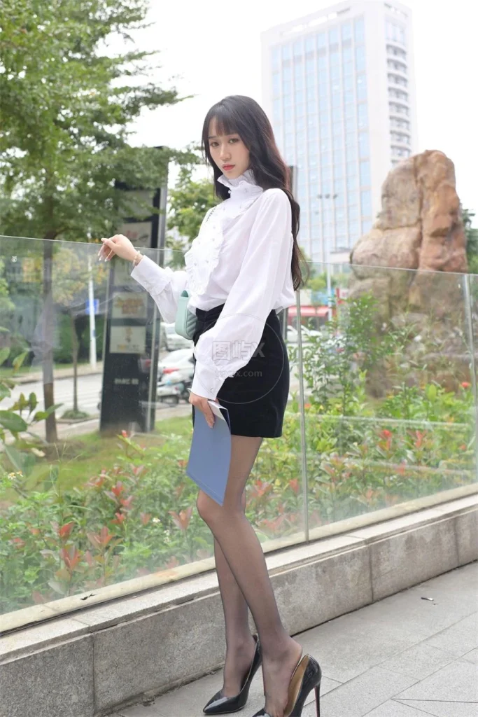 我丝你想 MX006 美西 公交车站奇遇记1 [67P-85MB]-图屿X