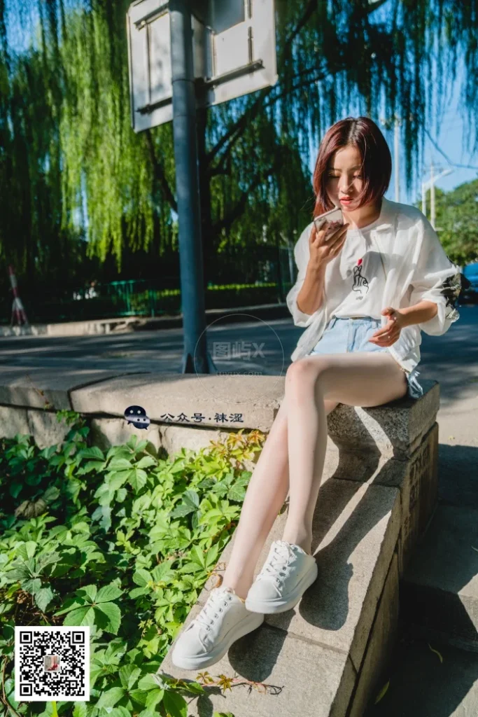 袜涩写真 VOL.010 当穿白丝的妹子遇到大叔 [68P-1.3GB]-图屿X