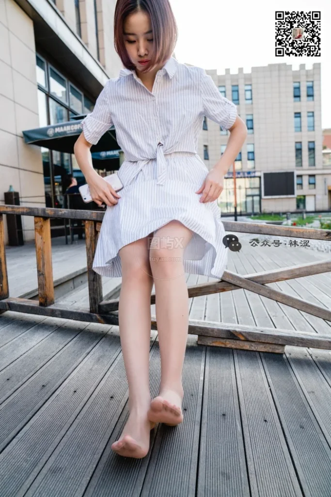 袜涩写真 VOL.011 肉色丝袜白色连衣裙 [34P-636MB]-图屿X