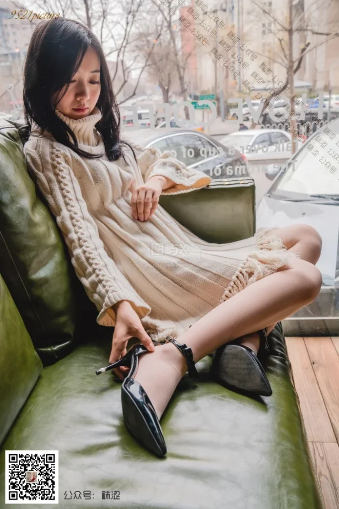 袜涩写真 VOL.023 莎莎的温柔毛衣与肤色丝袜 [57P-232MB]-图屿X