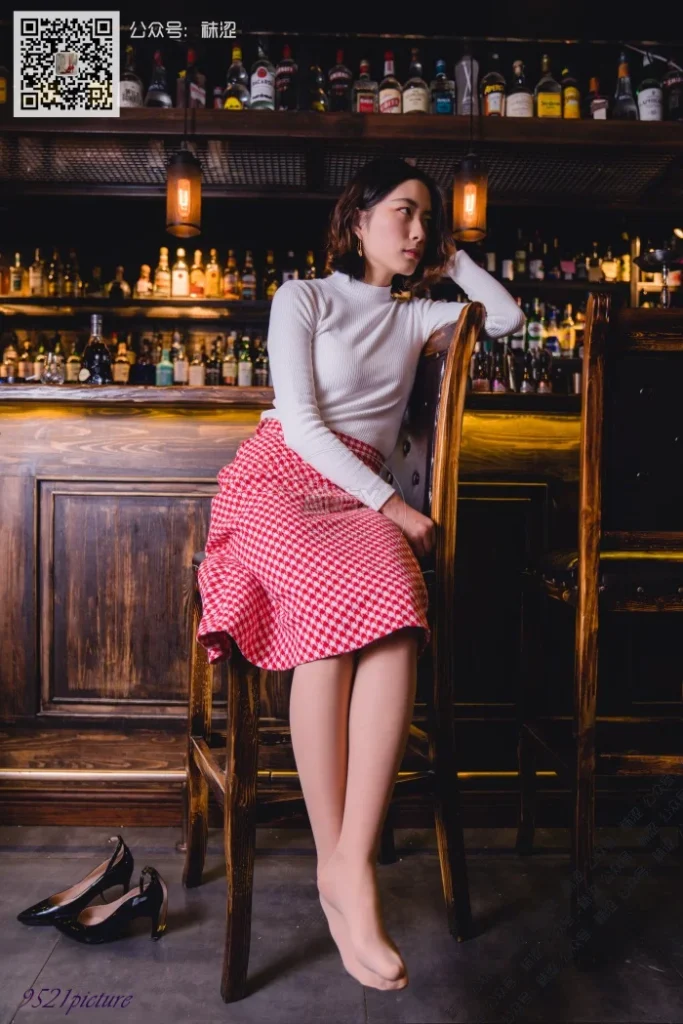 袜涩写真 VOL.024 雪梨复古套装天鹅绒丝袜 [53P-1V-1.4GB]-图屿X