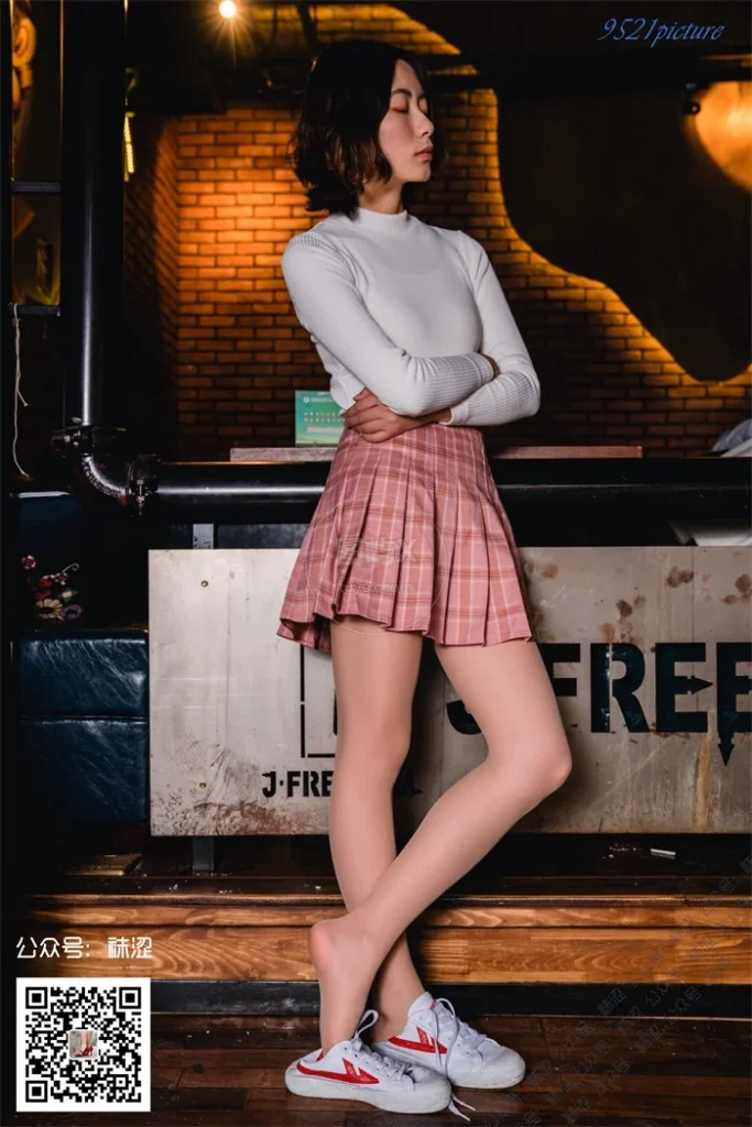 袜涩写真 VOL.029 雪梨粉色百褶裙肤色天鹅绒丝袜 [47P-981MB]-图屿X