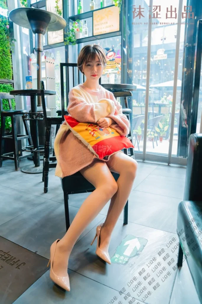 袜涩写真 VOL.030 暖暖的大毛衣 [43P-710MB]-图屿X