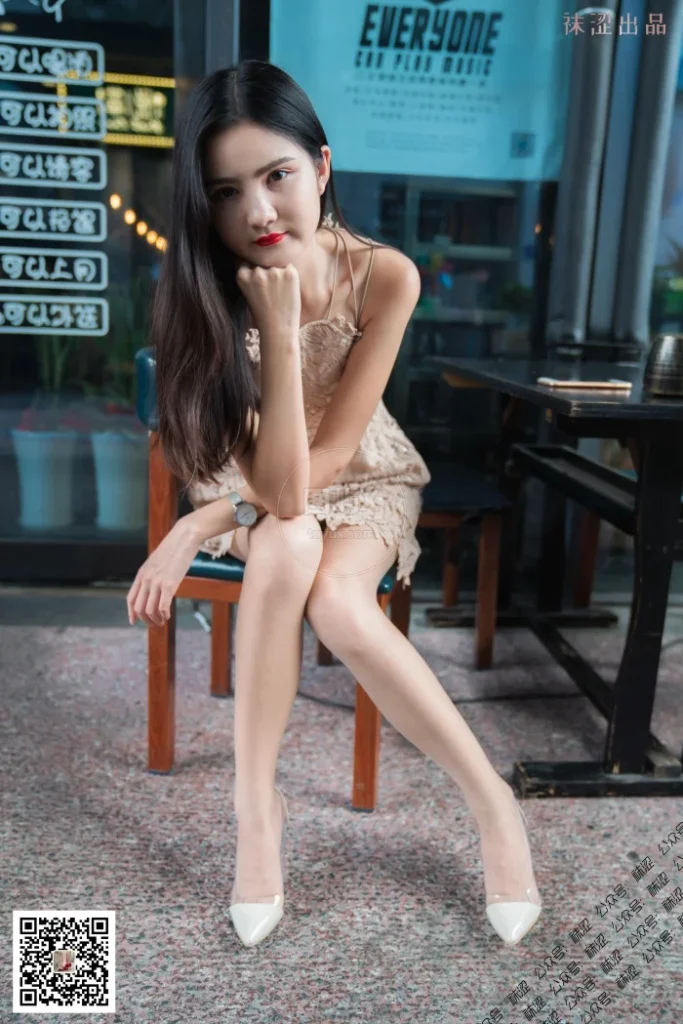 袜涩写真 VOL.042 安妮室外秀丝 [40P-801MB]-图屿X