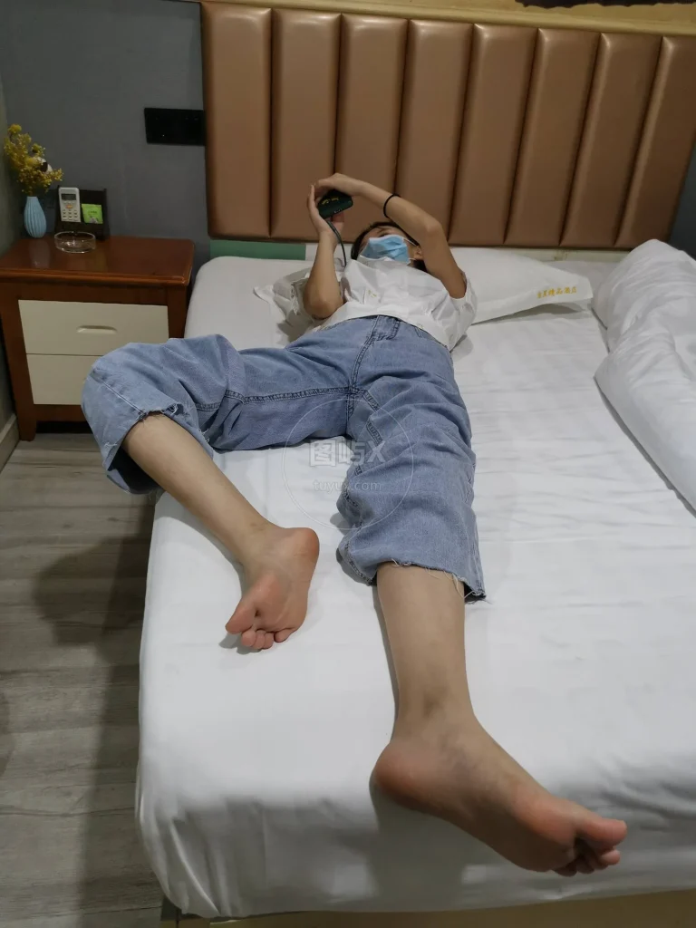 鱼鱼足影 NO.001 杨杨 [131P-1V-352MB]-图屿X