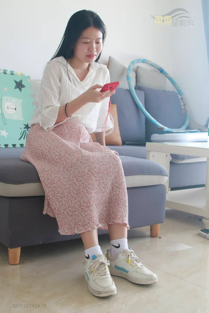 鱼鱼足影 NO.035 静静 [177P-1V-733MB]-图屿X