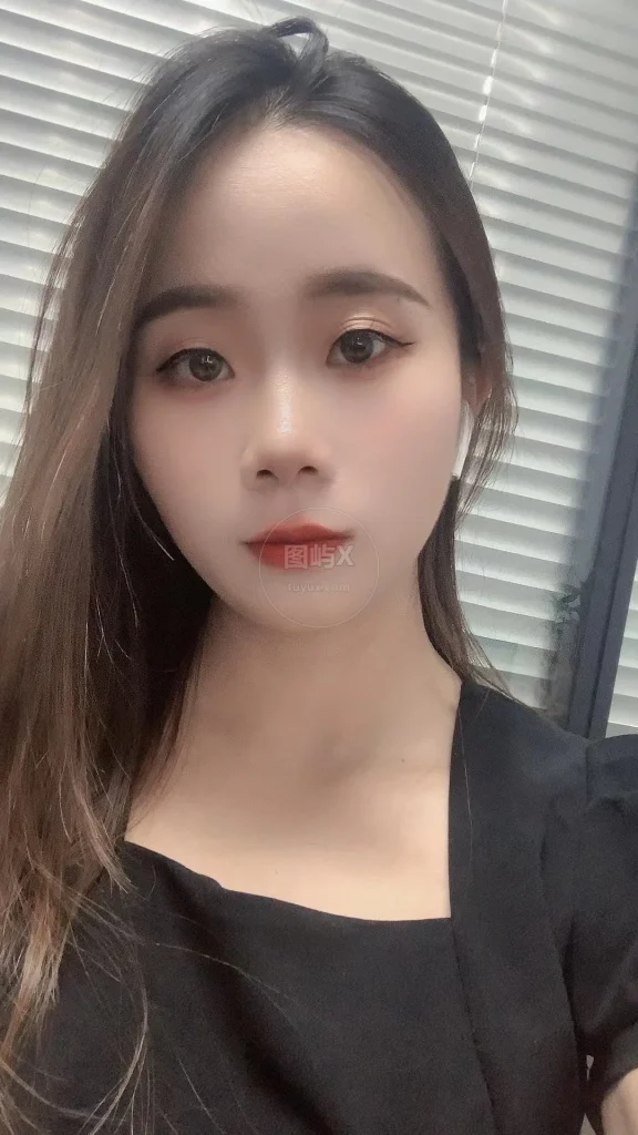 鱼鱼足影 NO.105 霞霞 [58P-1V-370MB]-图屿X