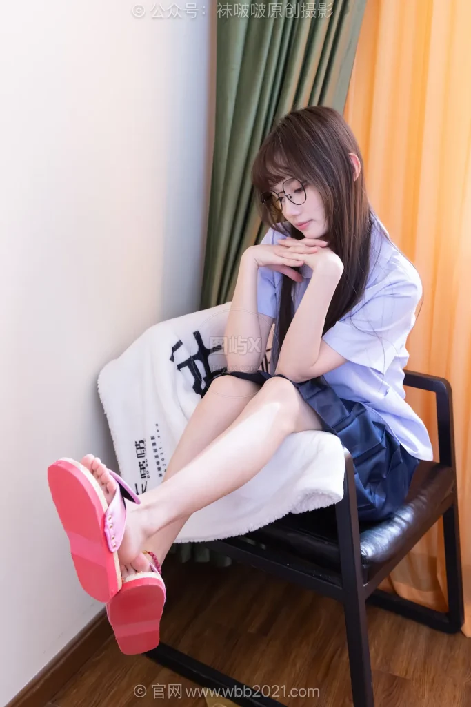 BoBoSocks袜啵啵 NO.661 甜甜圈-按摩拖鞋、白棉袜（中筒）、裸足、裸足踩指压板剧情、jk制服 [166P-1V-6.9GB]-图屿X